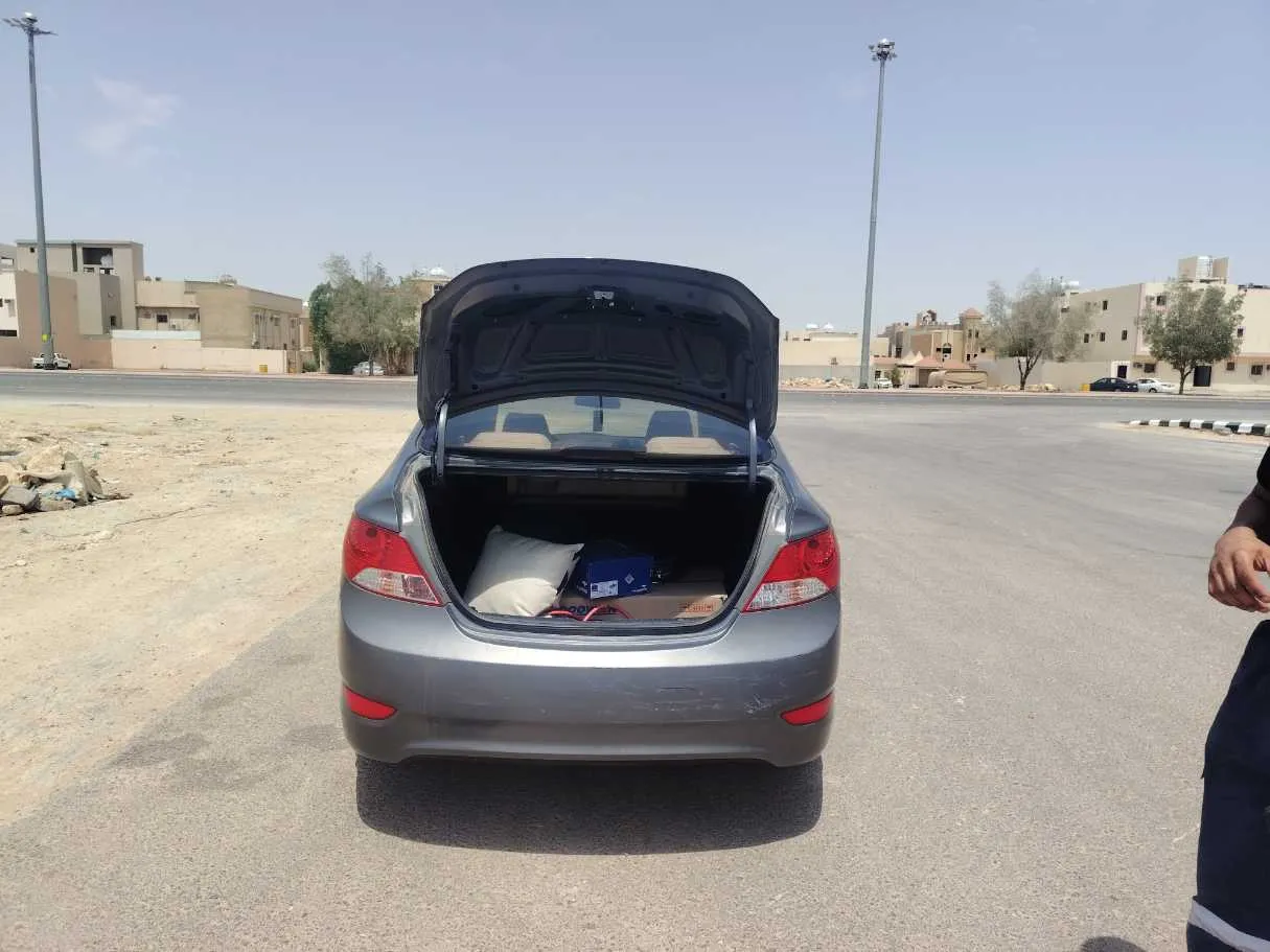 Car image 26