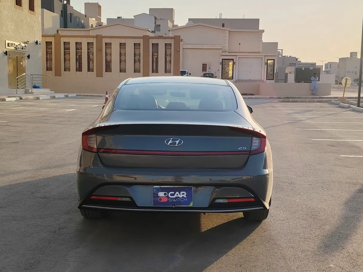Car image 6
