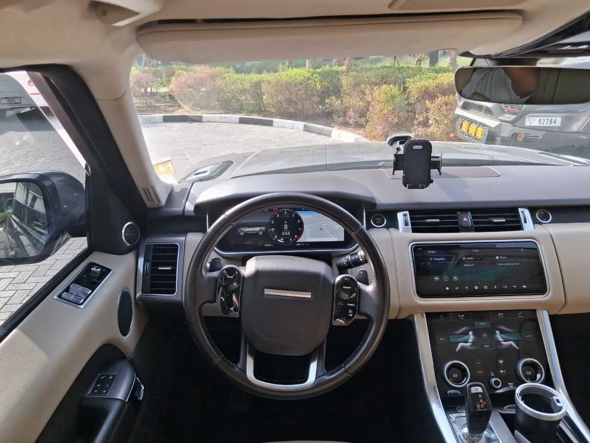 Car image 14