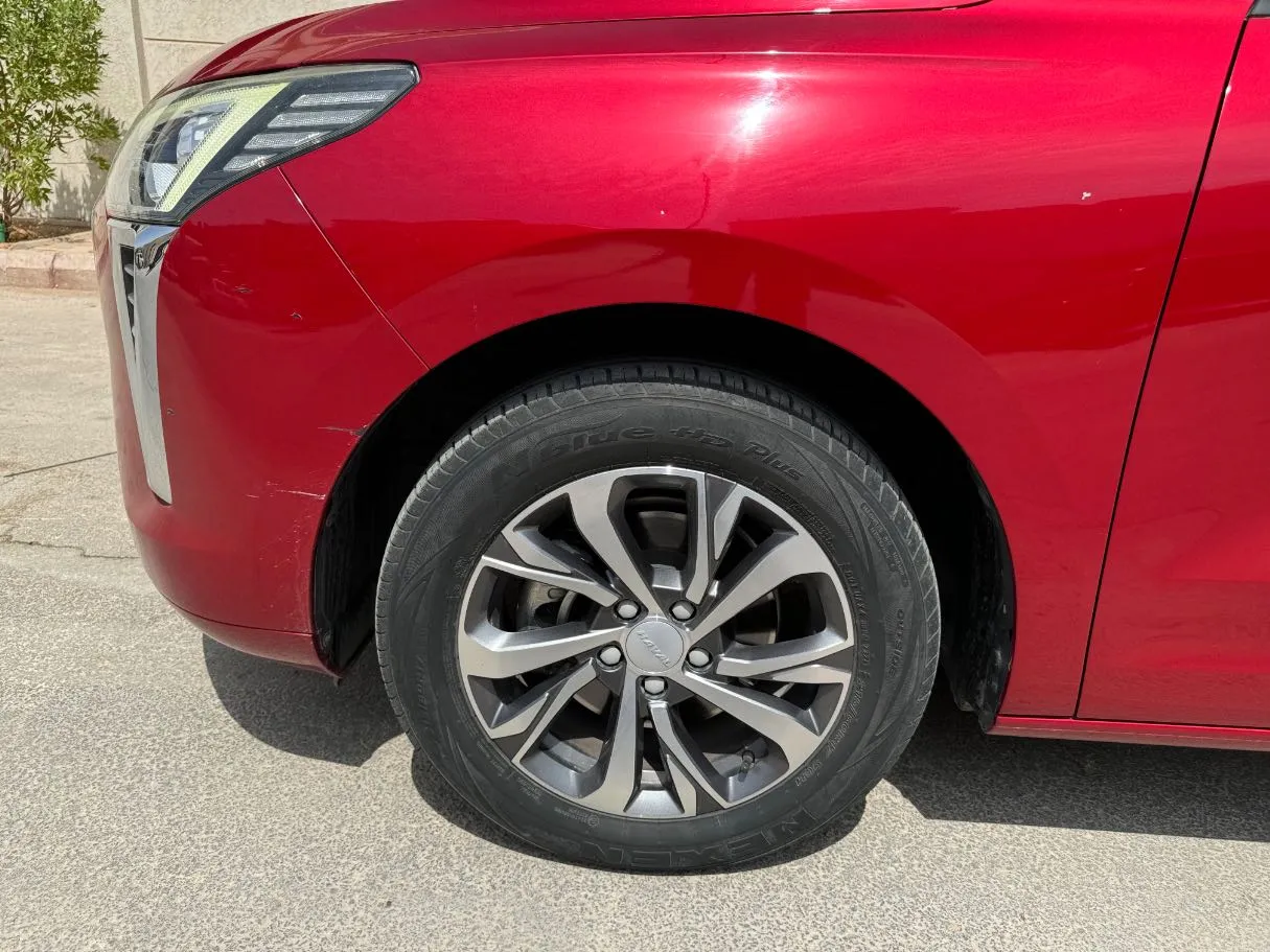 Car image 9