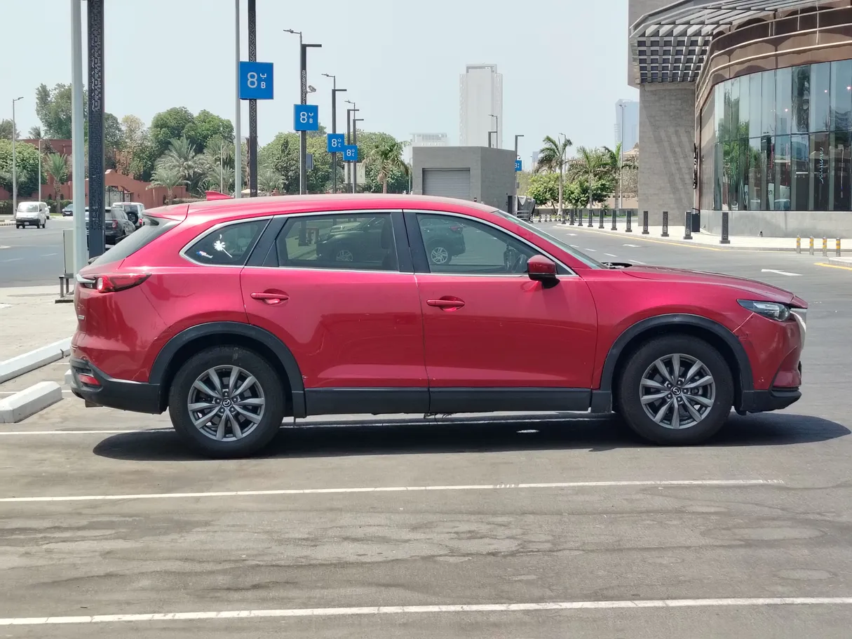 Car image 4