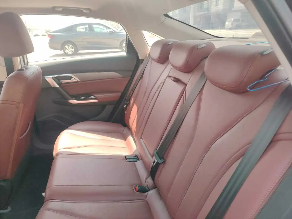 Car image 17