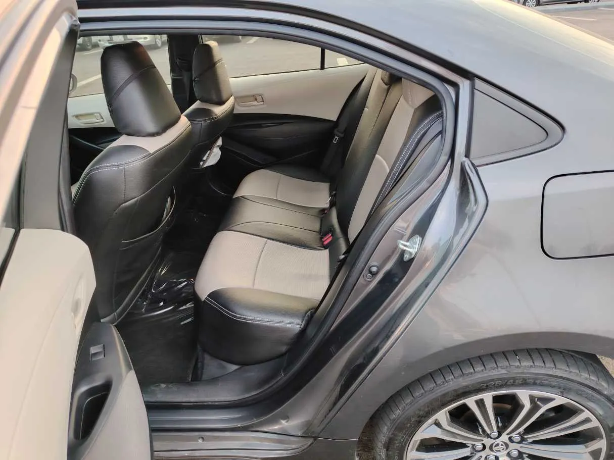 Car image 15