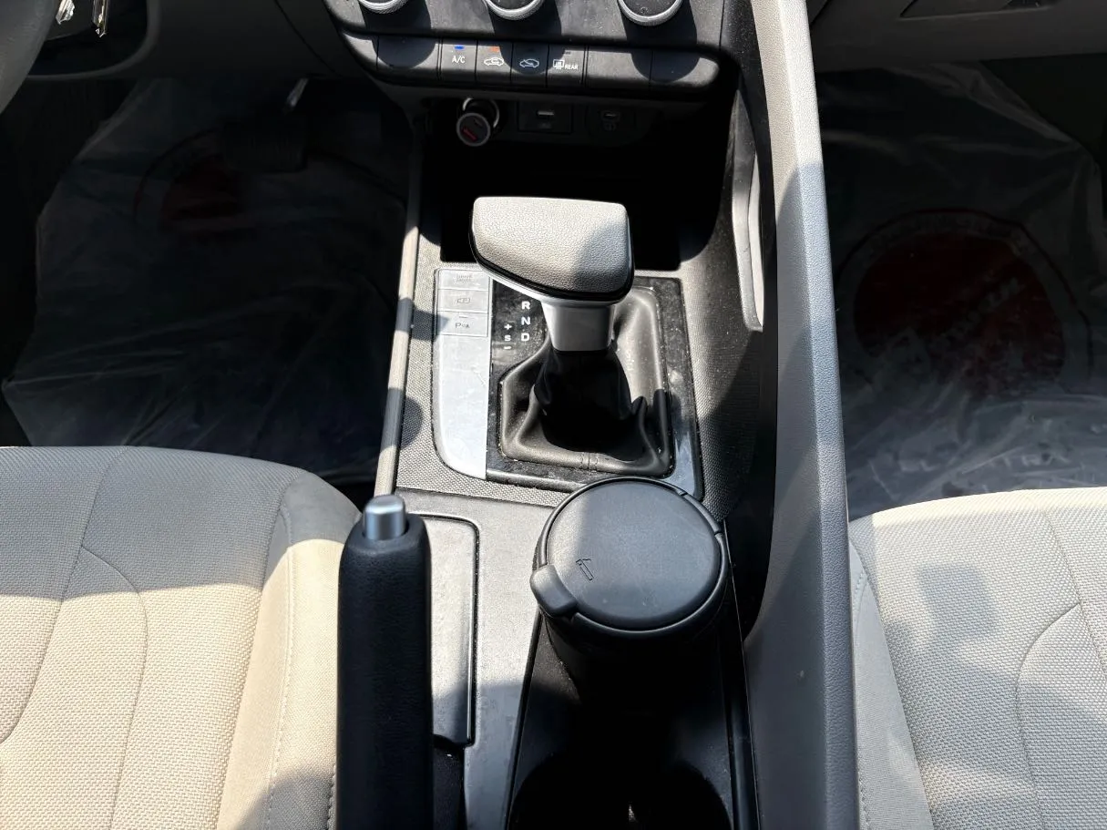 Car image 19