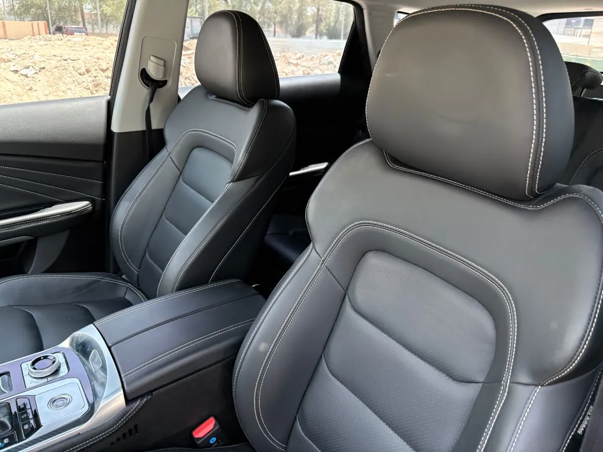 Car image 13