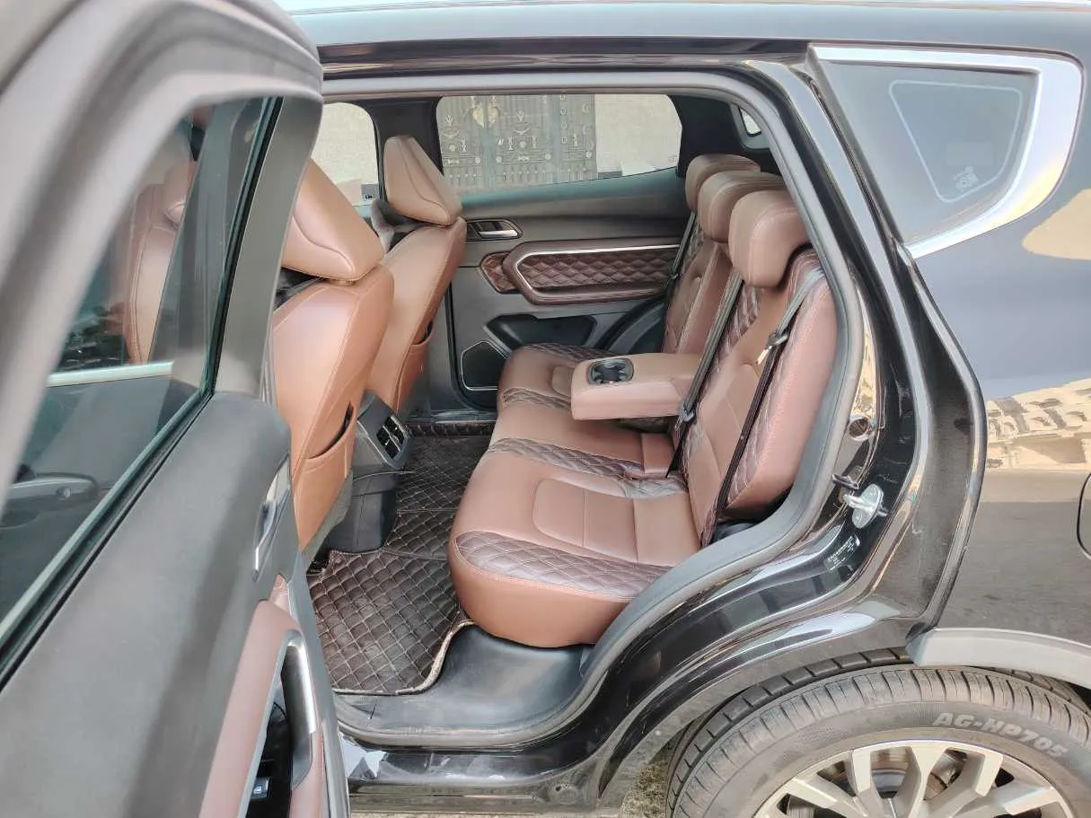Car image 15