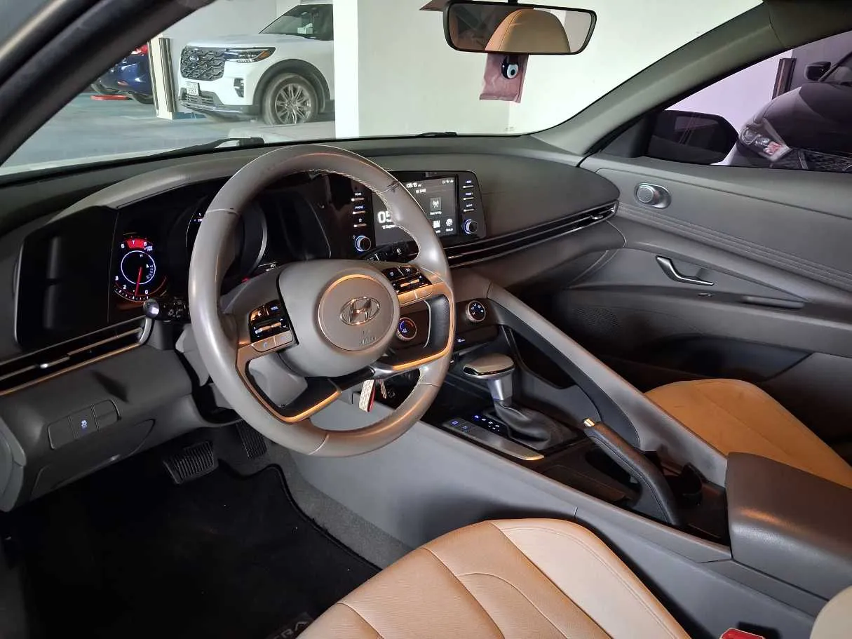 Car image 11