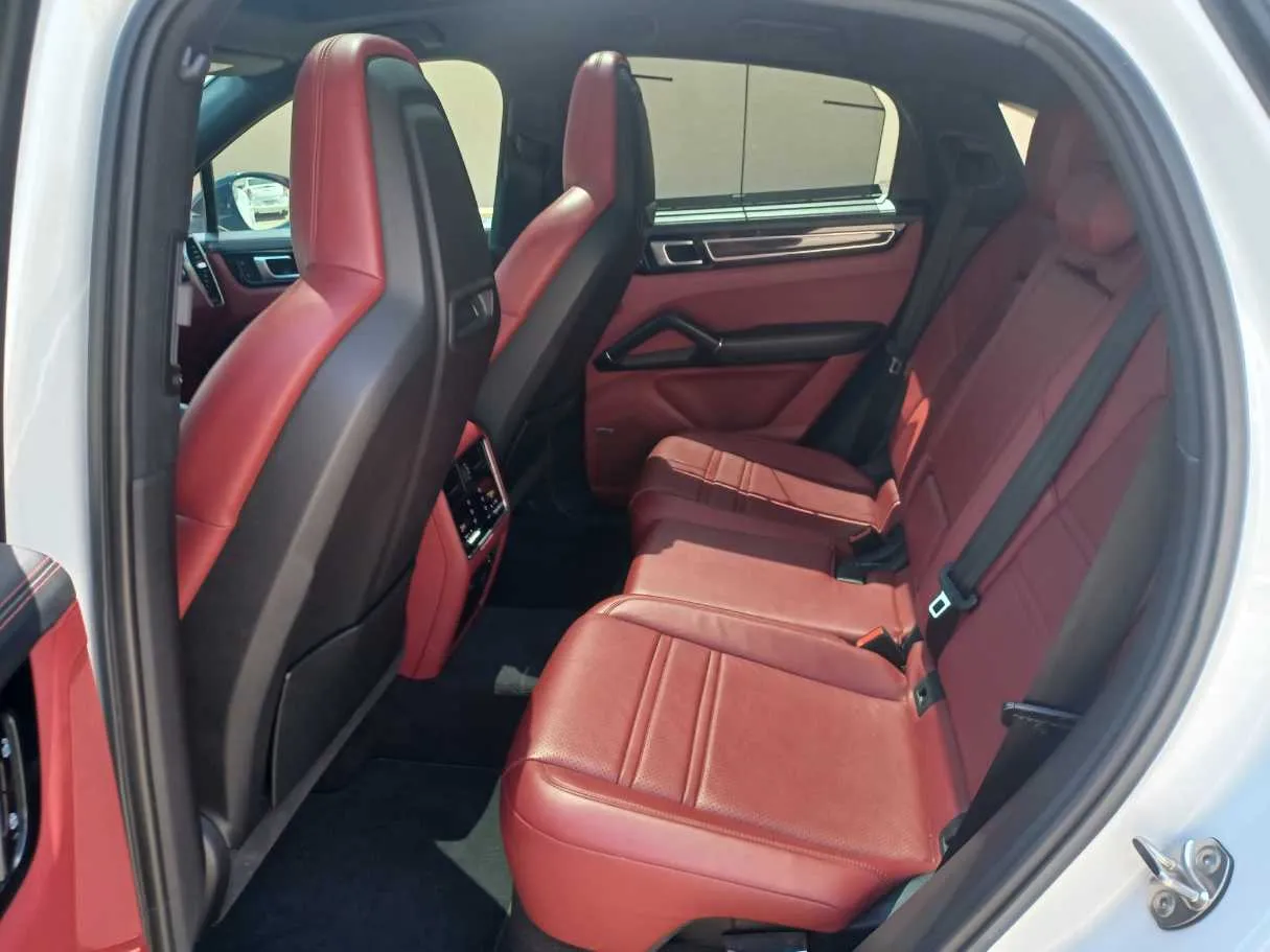 Car image 15