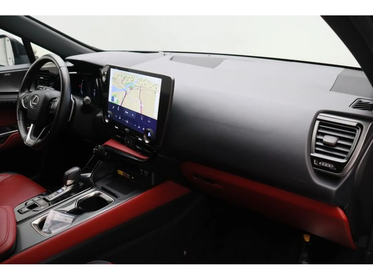 Car image 10