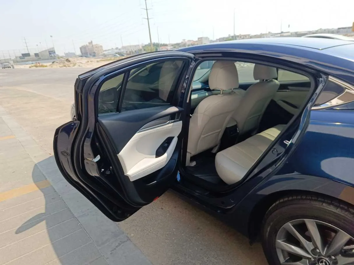 Car image 16