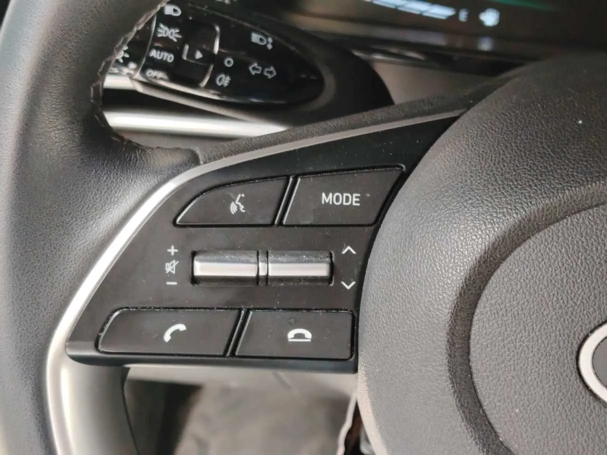 Car image 28