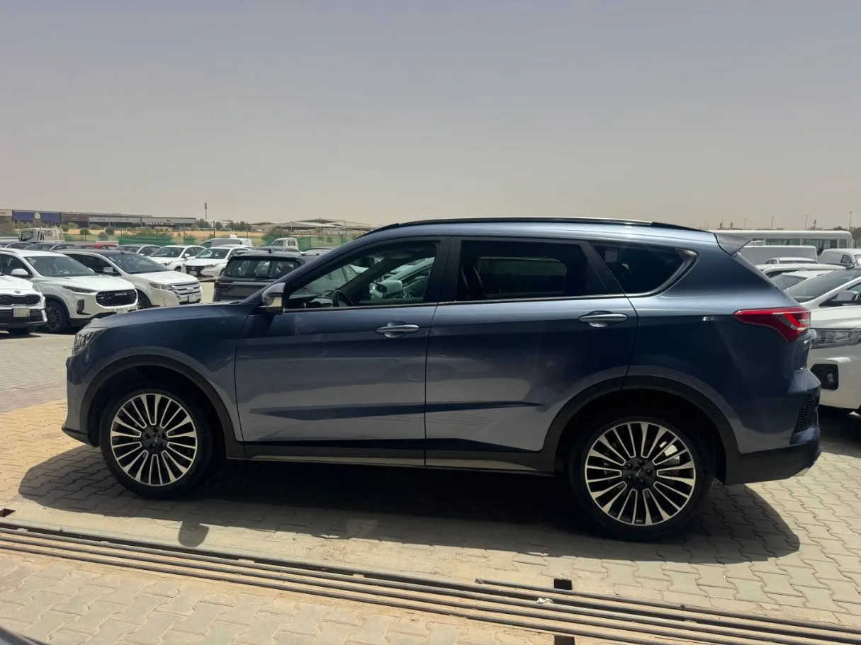 Car image 7