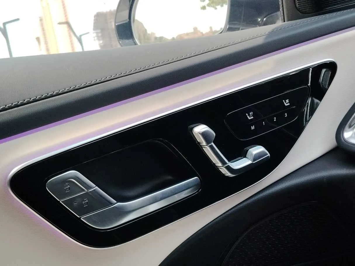 Car image 28