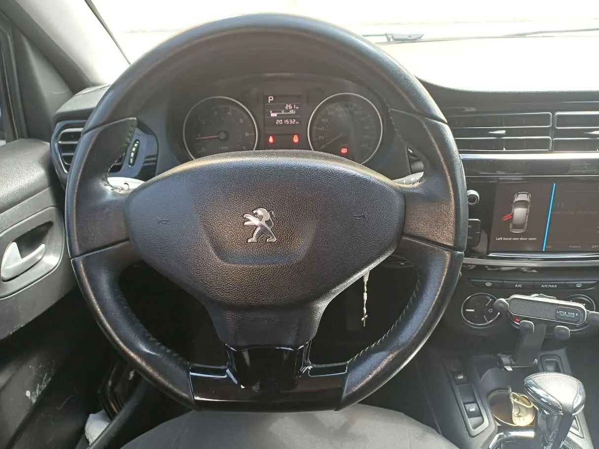 Car image 17