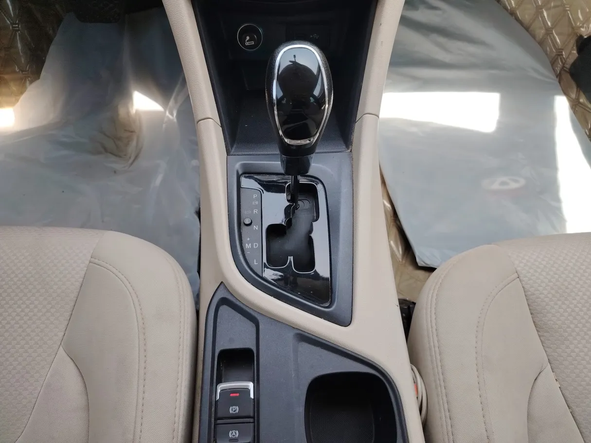 Car image 19