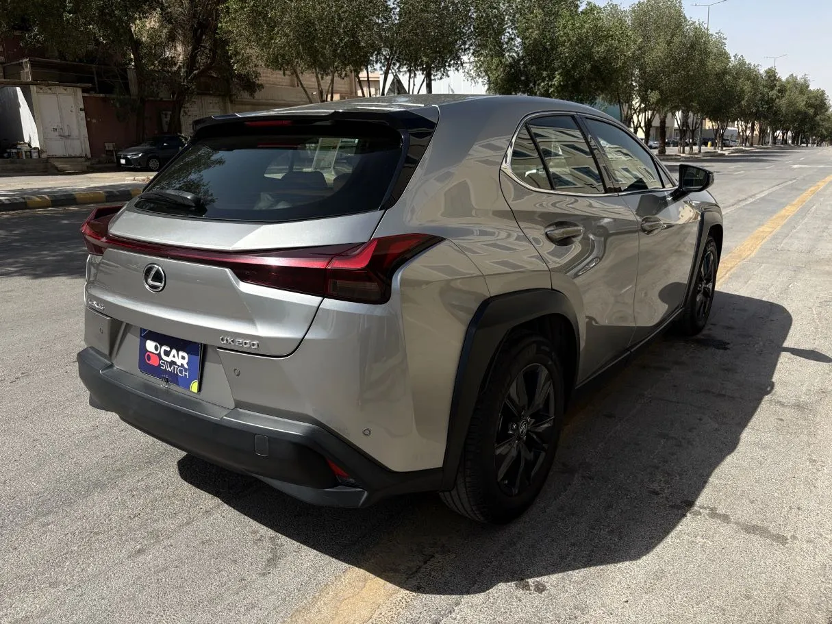 Car image 5