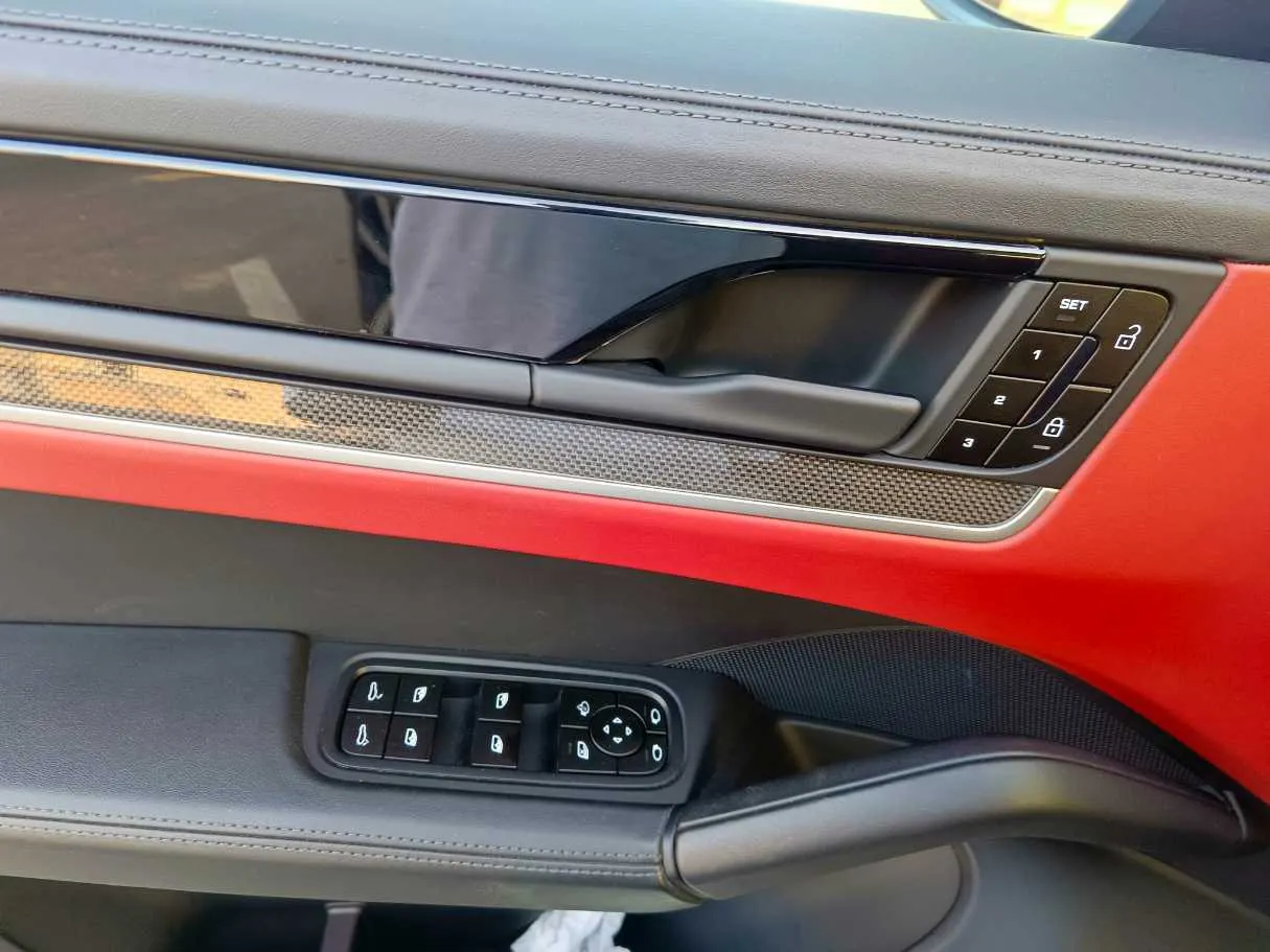 Car image 37