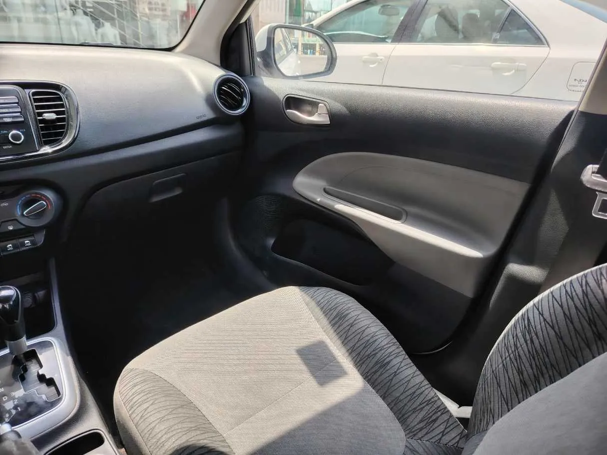 Car image 32