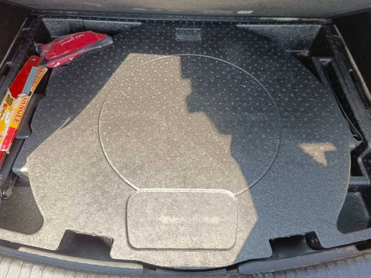 Car image 26
