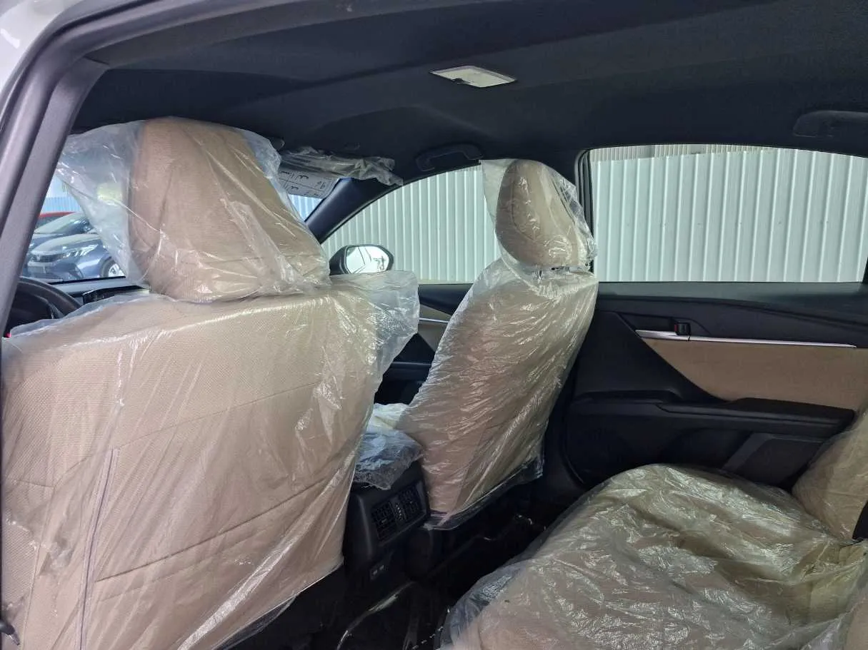 Car image 6