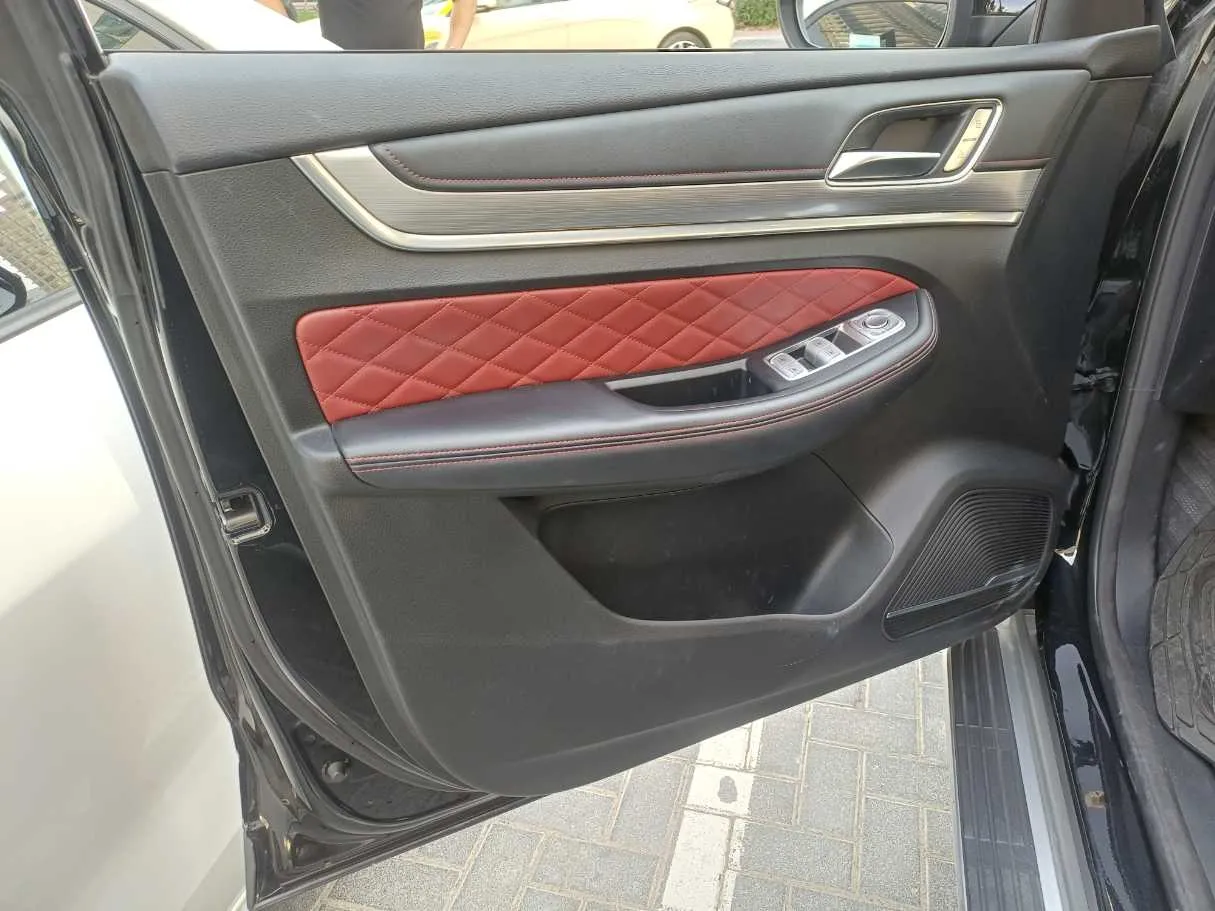 Car image 10