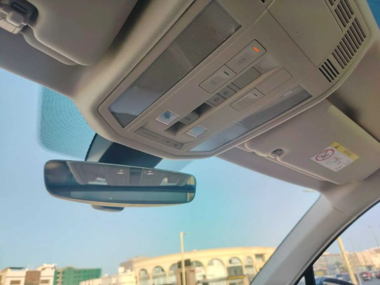 Car image 35