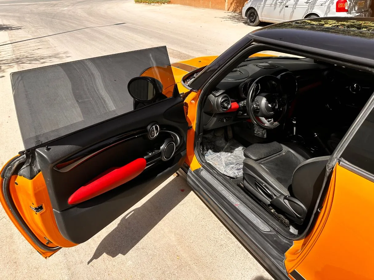 Car image 10