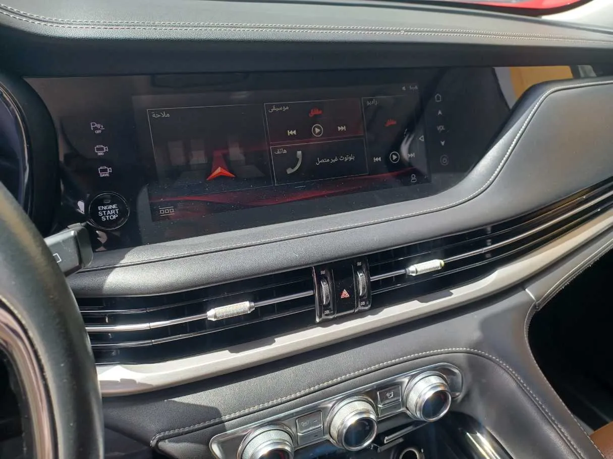 Car image 18