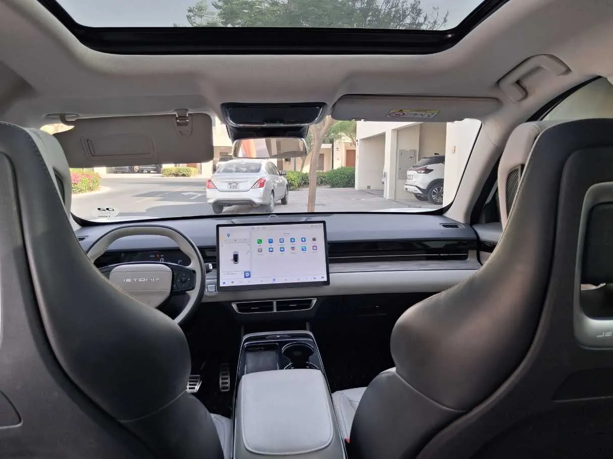 Car image 14