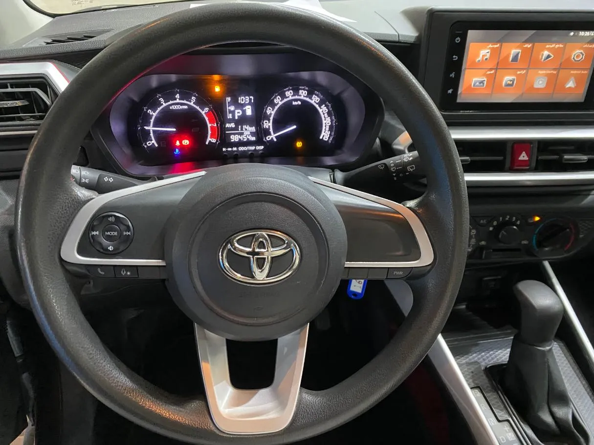 Car image 12