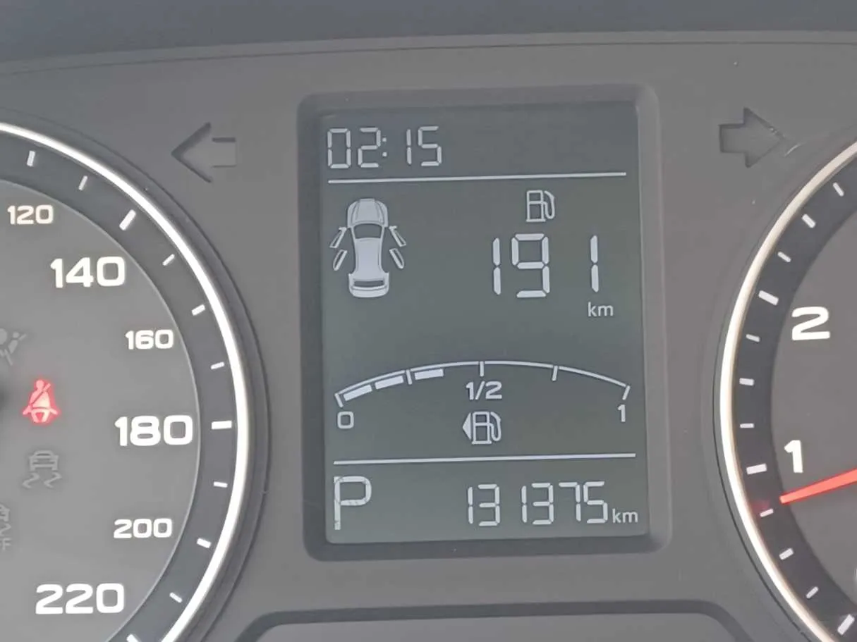 Car image 17