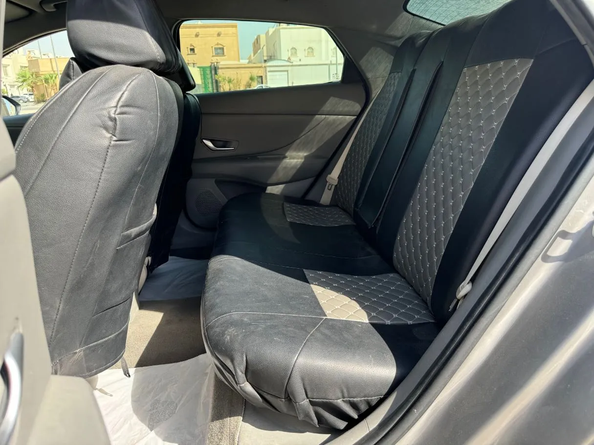Car image 14