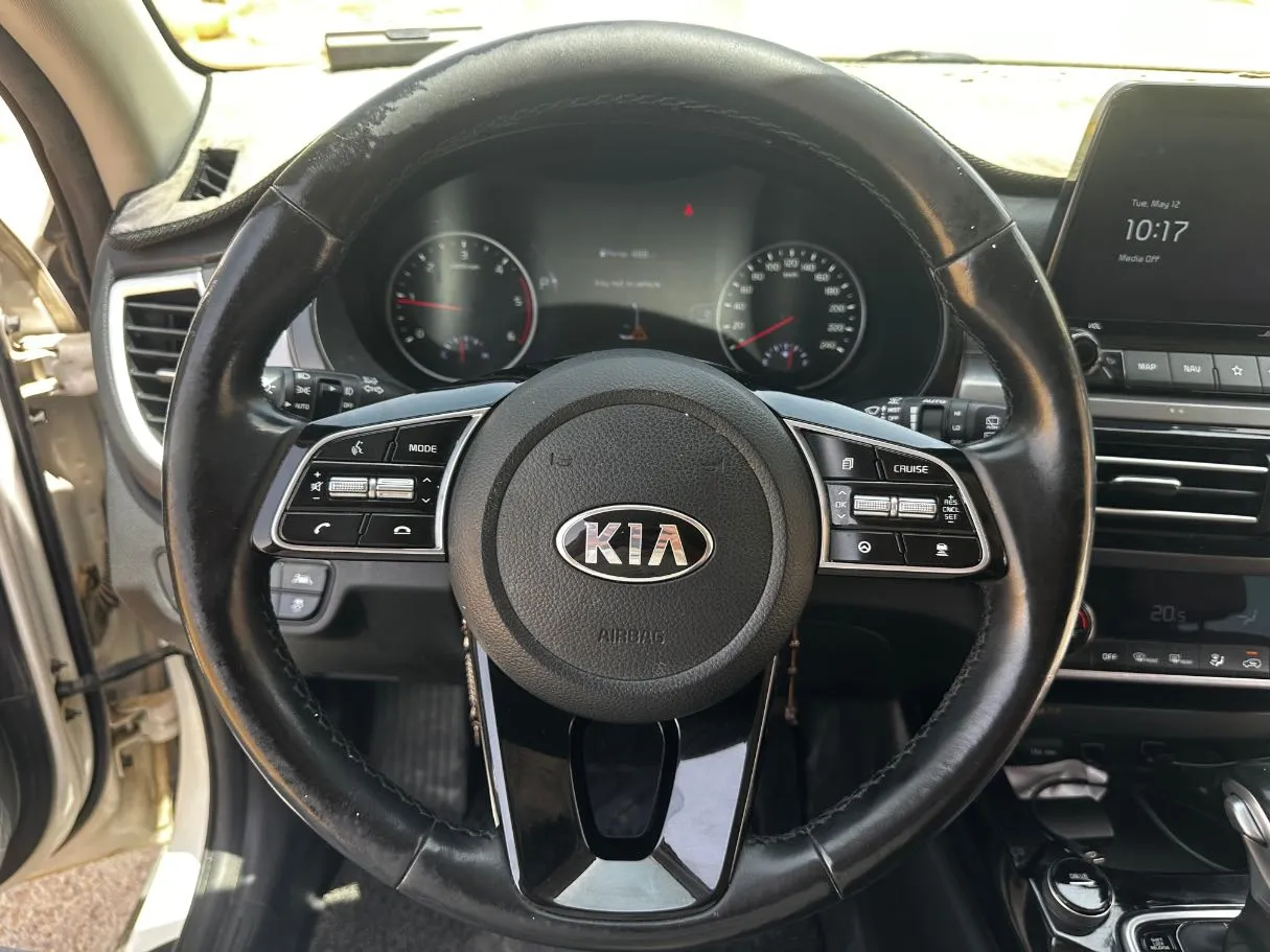 Car image 21