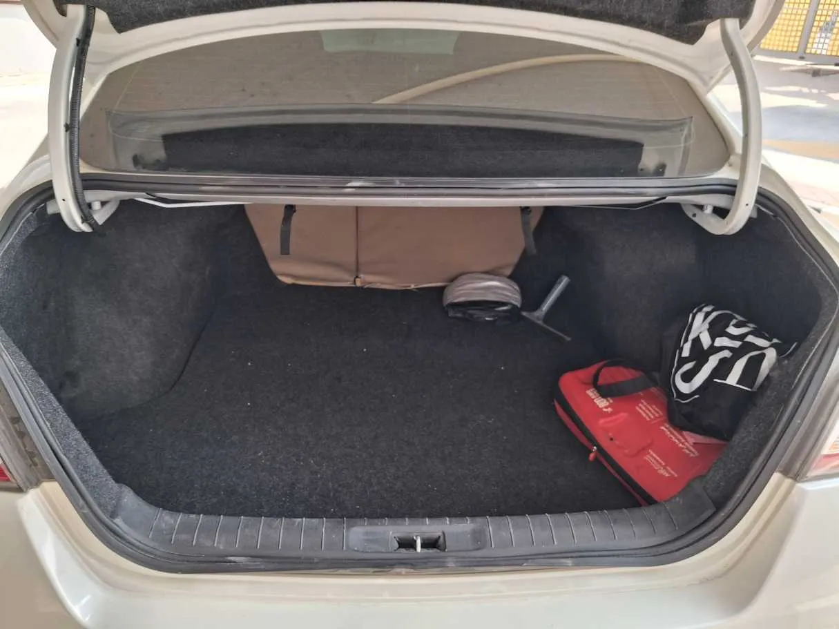 Car image 18