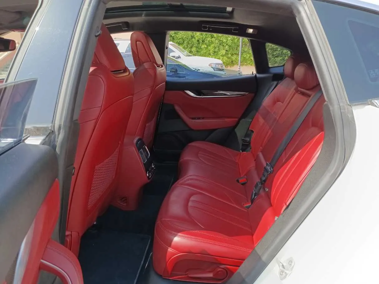 Car image 13