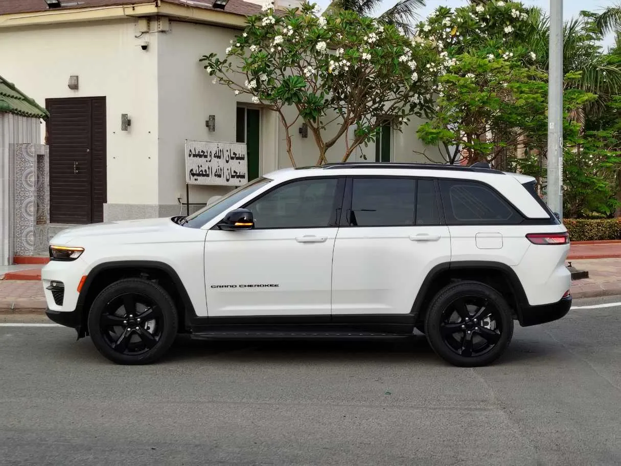 Car image 8