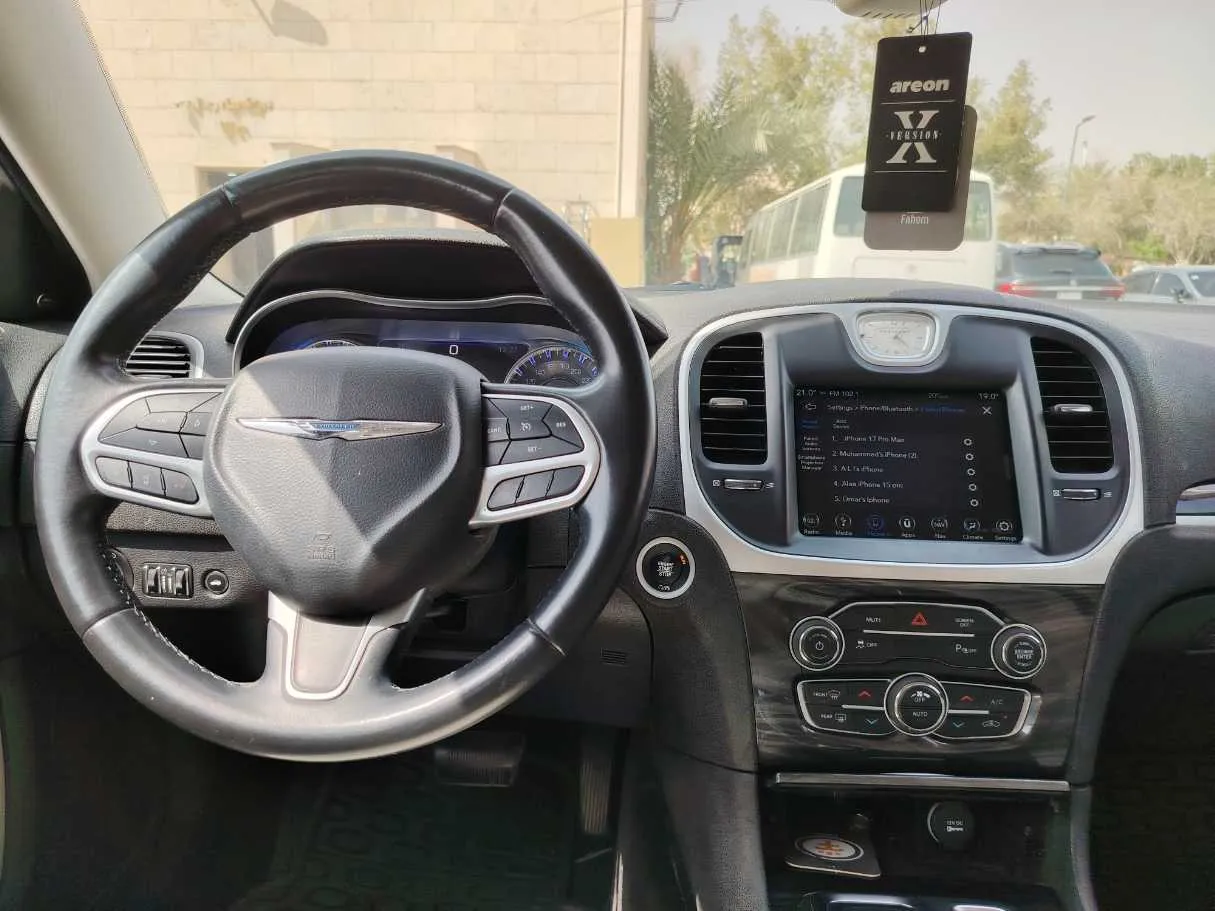 Car image 16
