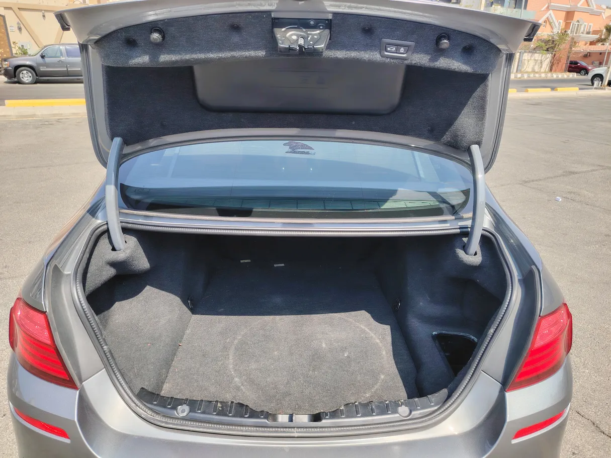 Car image 26
