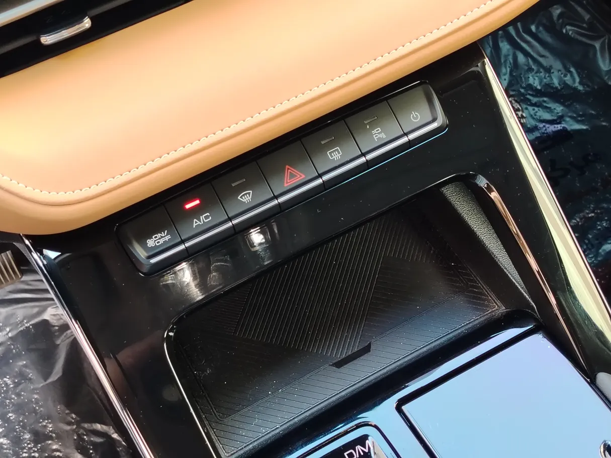 Car image 24