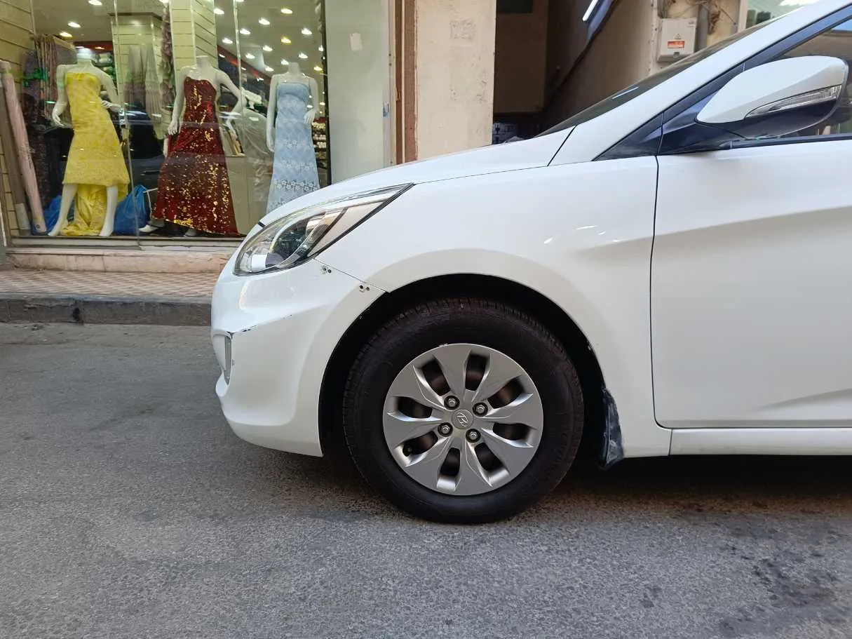 Car image 9