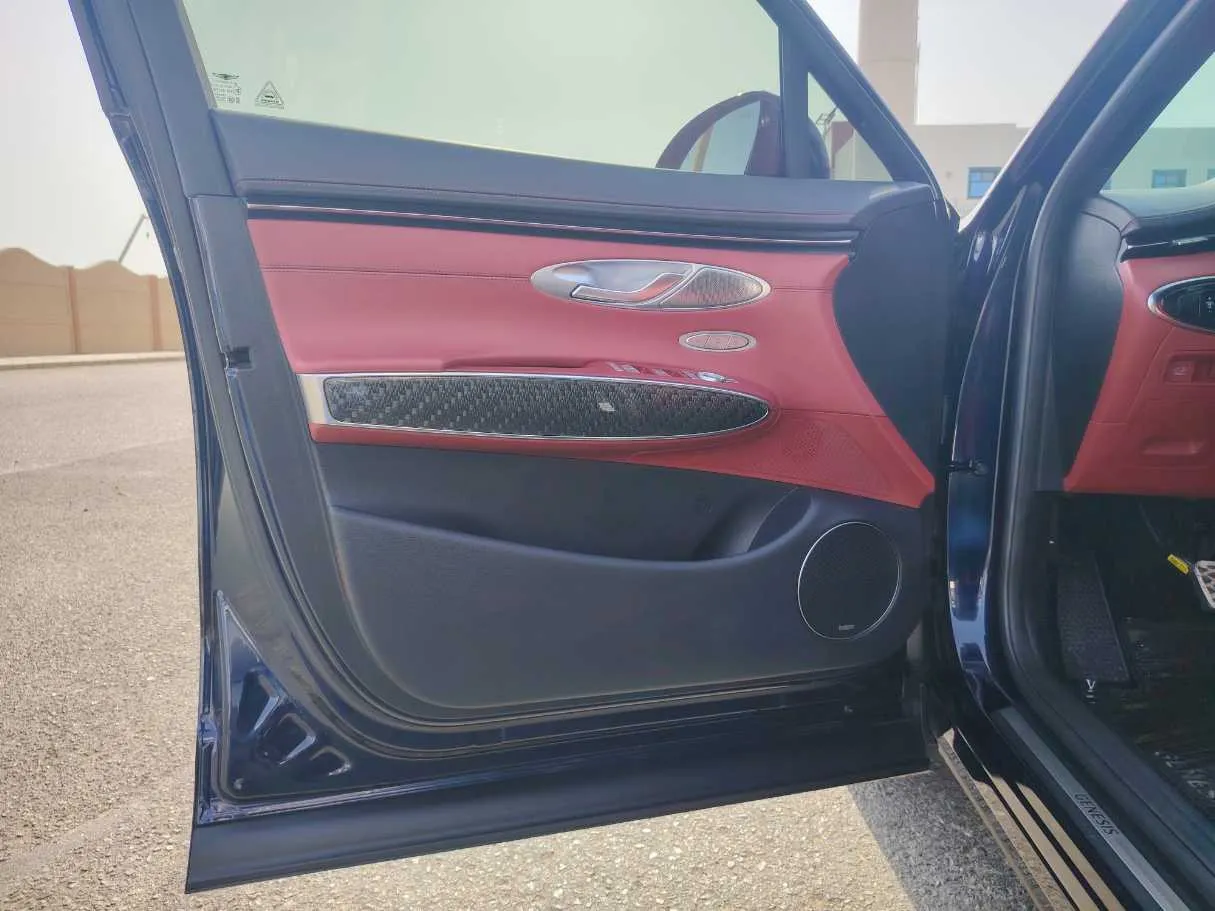Car image 10