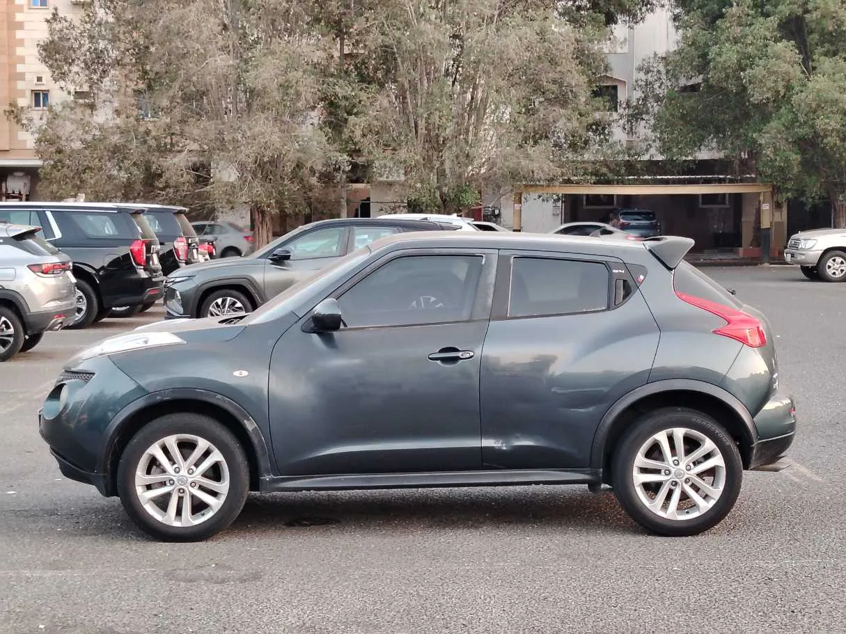 Car image 8