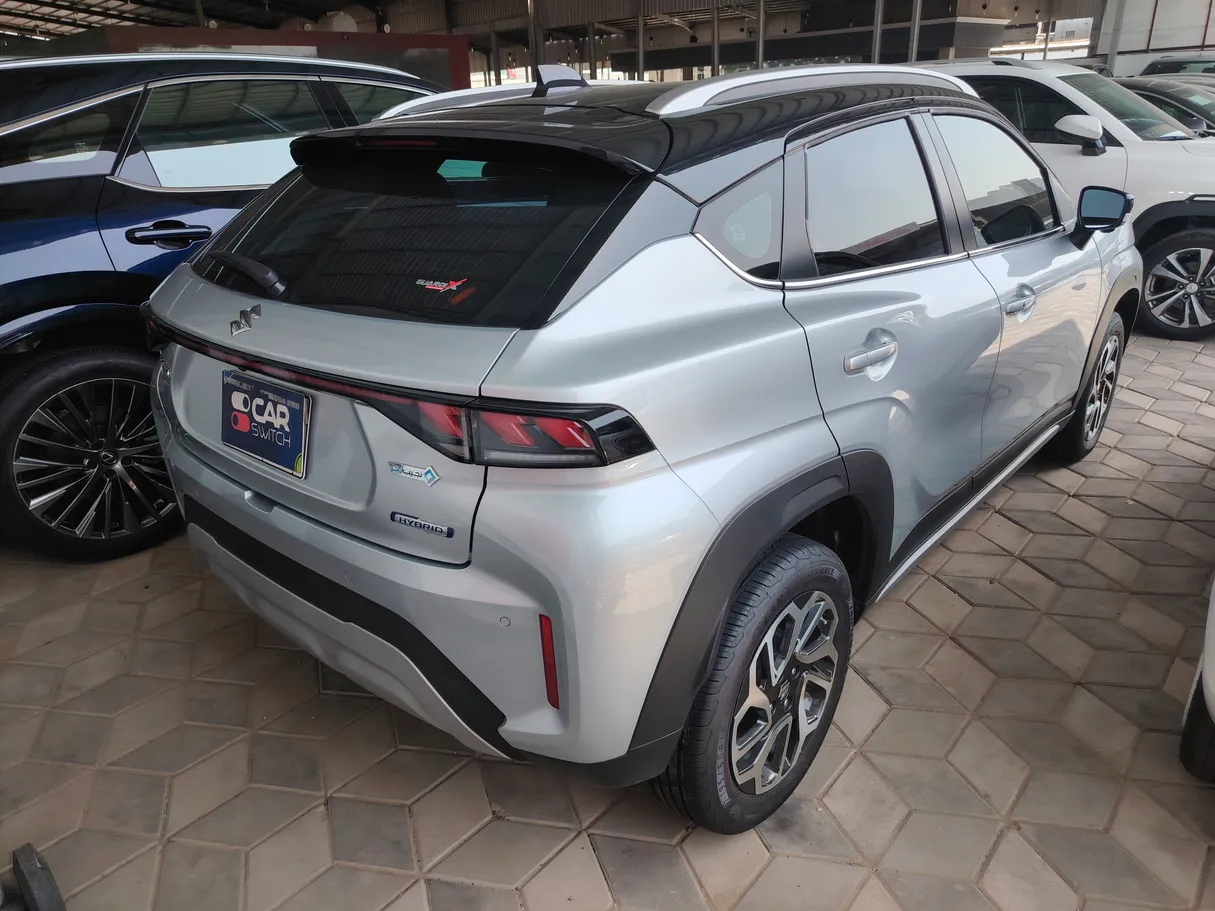 Car image 5