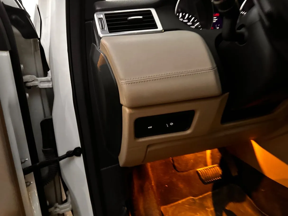 Car image 24