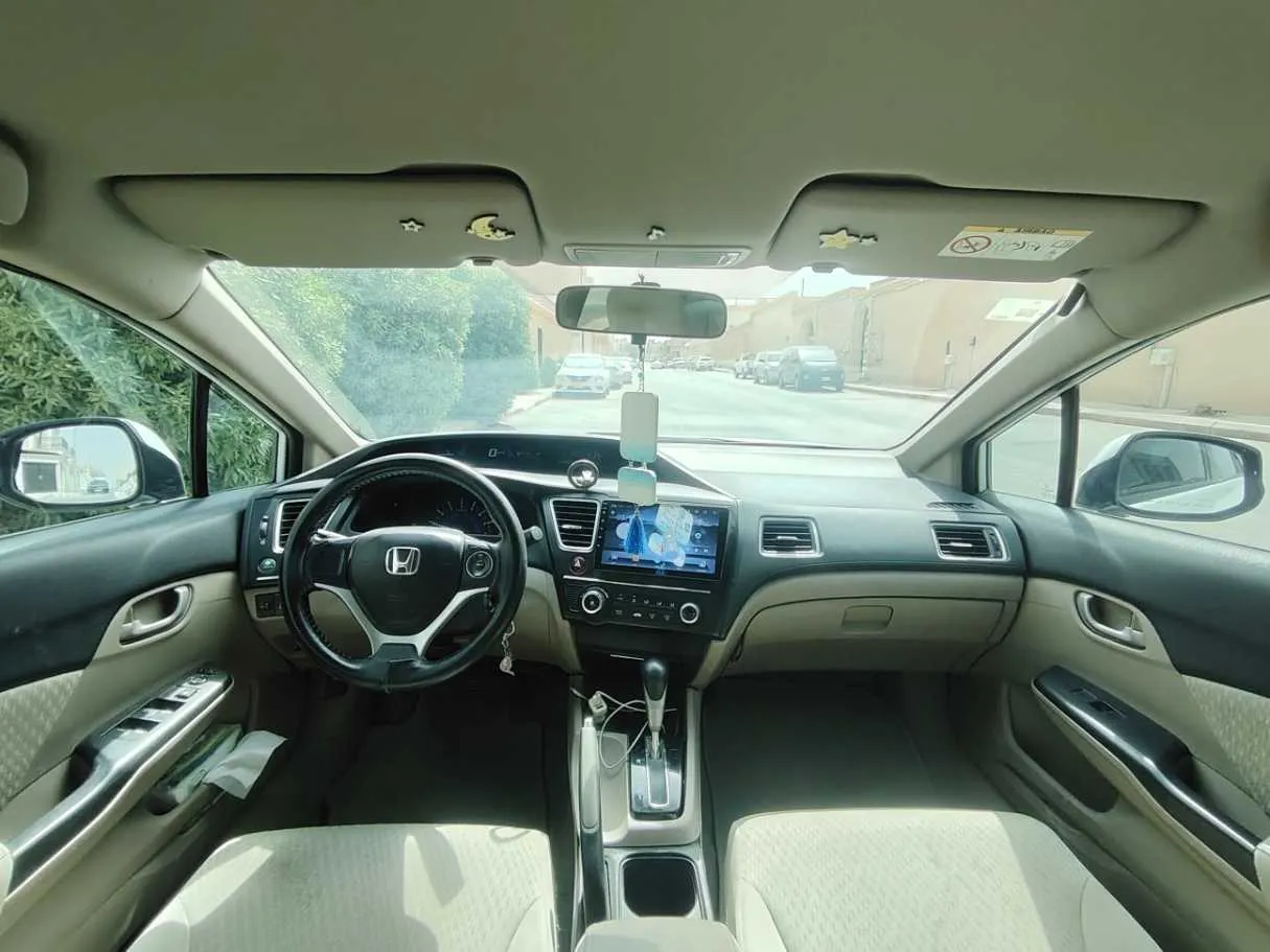 Car image 18