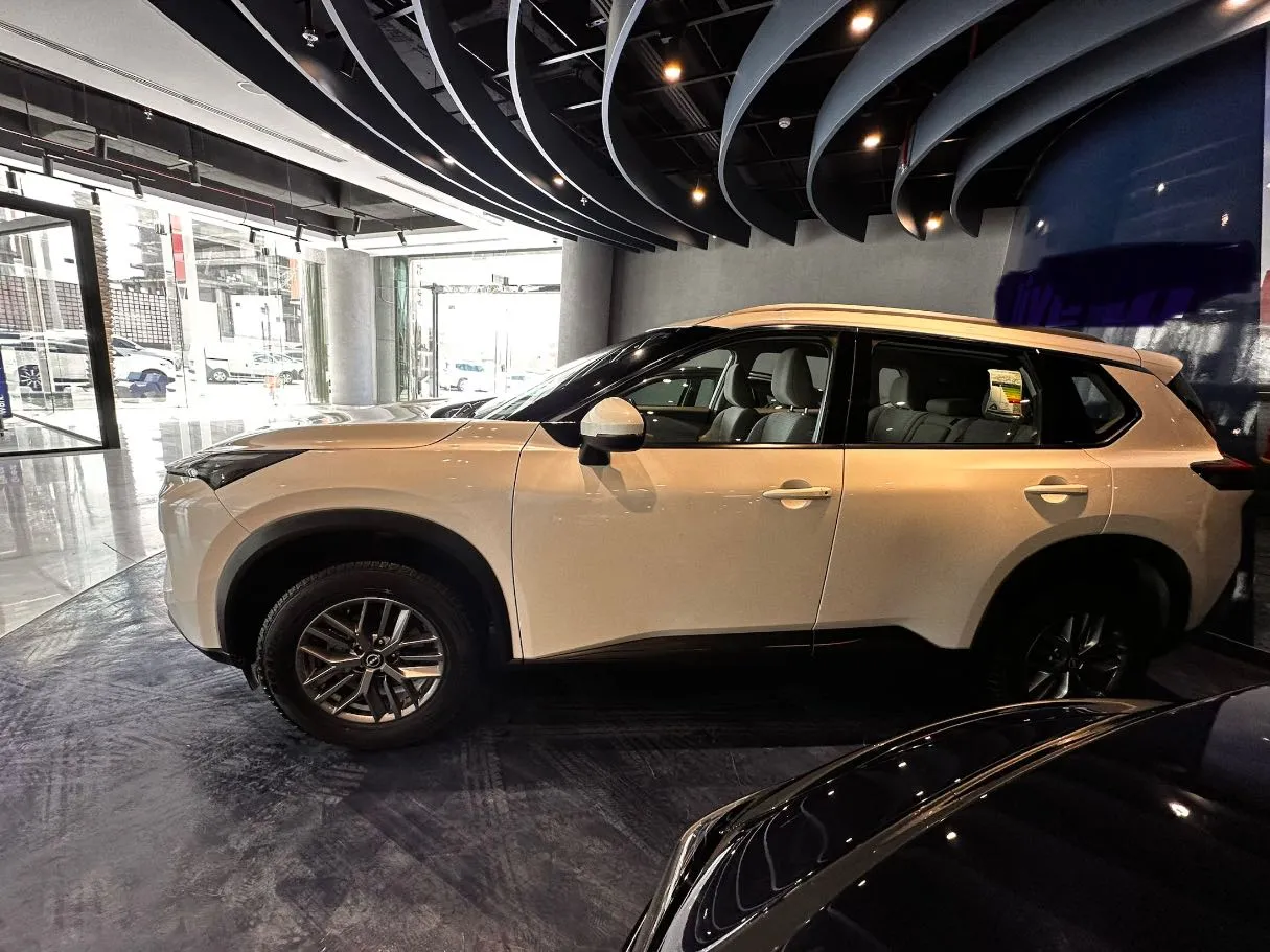 Car image 7