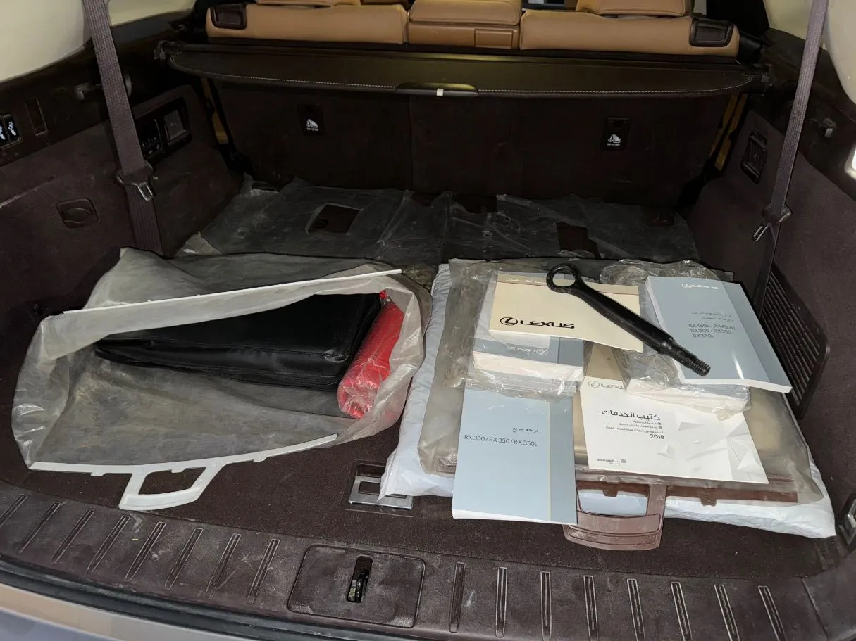 Car image 23