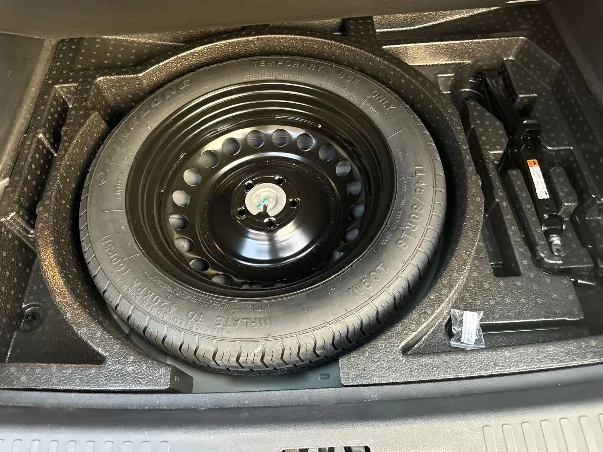 Car image 27