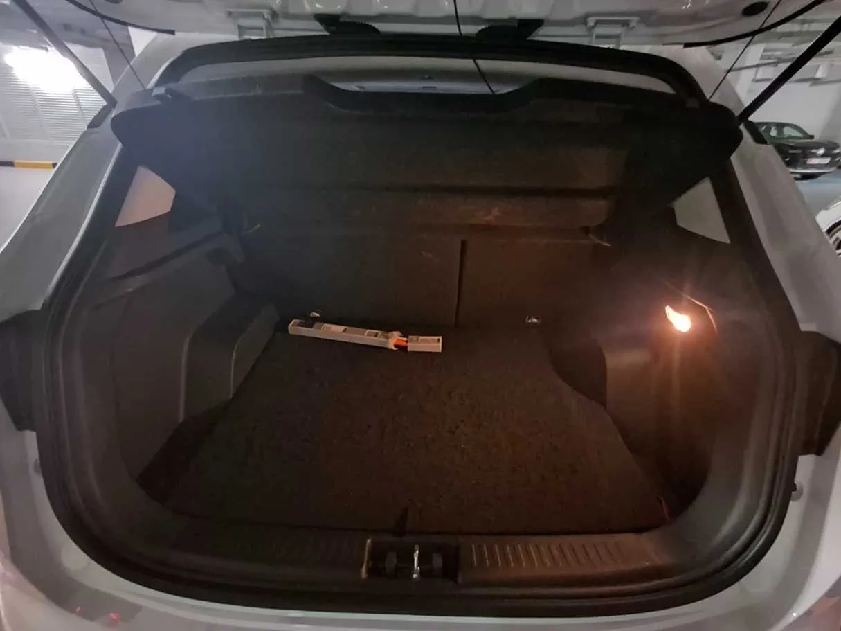 Car image 16