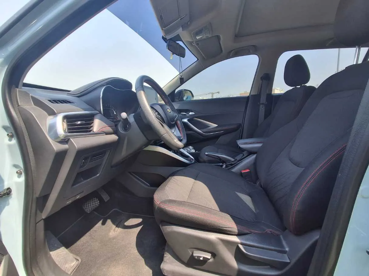 Car image 12